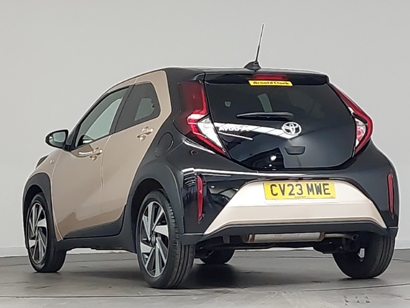 Toyota Aygo X 1.0 Vvt-i Edge Beige #2