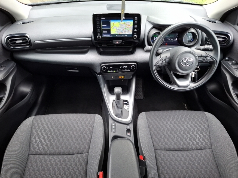 Toyota Yaris 1.5 Hybrid Design Cvt Navpanoramic Roof Silver #3