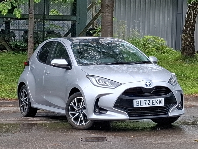 Toyota Yaris 1.5 Hybrid Design Cvt Navpanoramic Roof Silver