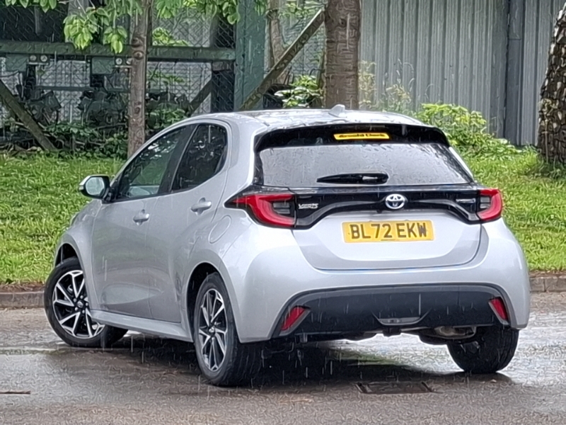 Toyota Yaris 1.5 Hybrid Design Cvt Navpanoramic Roof Silver #2