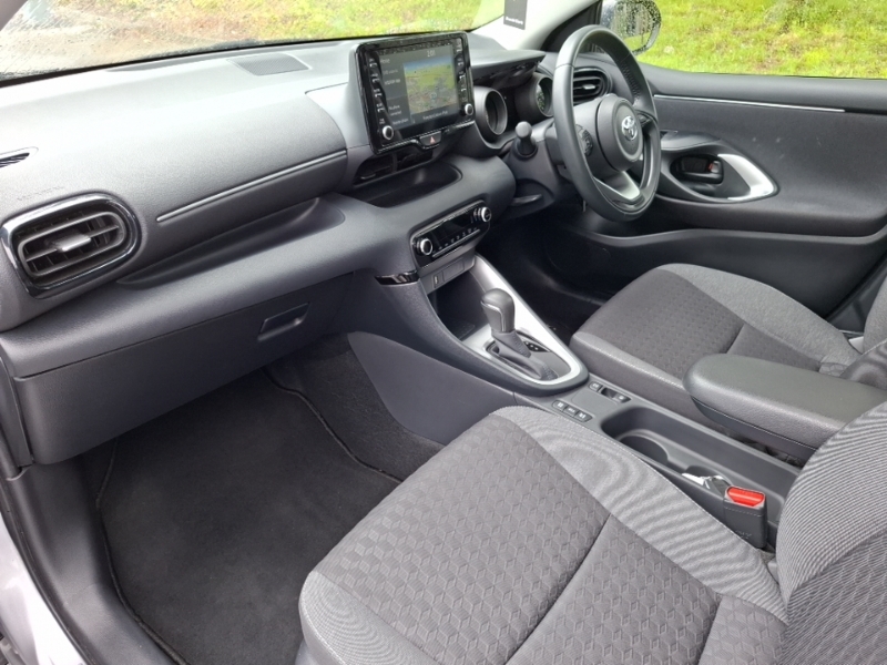 Toyota Yaris 1.5 Hybrid Design Cvt Navpanoramic Roof Silver #5