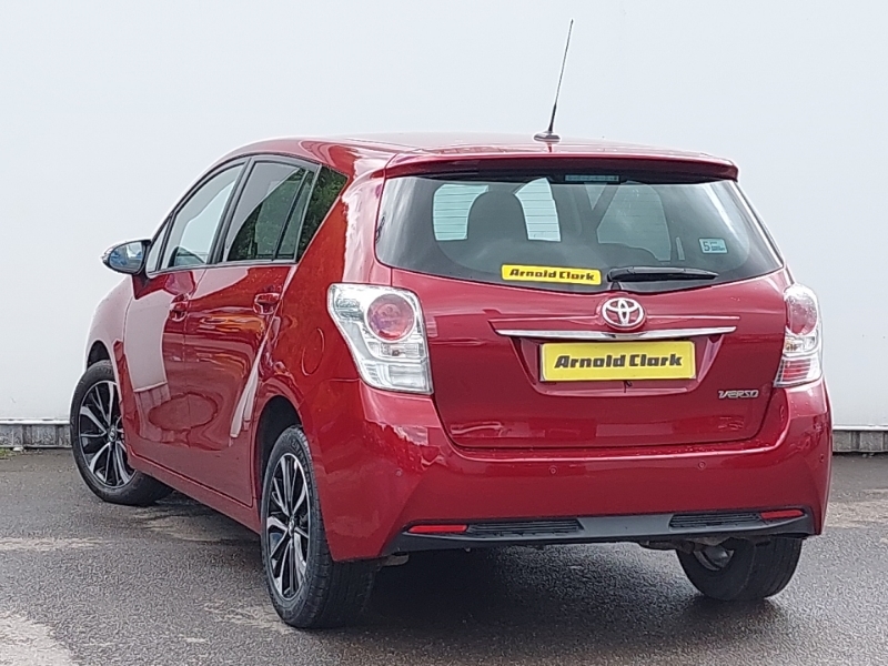 Toyota Verso 1.8 V-matic Design M-drive S Red #2