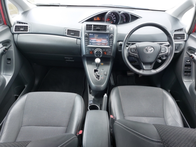 Toyota Verso 1.8 V-matic Design M-drive S Red #3