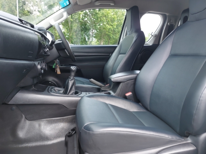 Toyota HILUX Active Extra Cab Pick Up 2.4 D-4d White #5