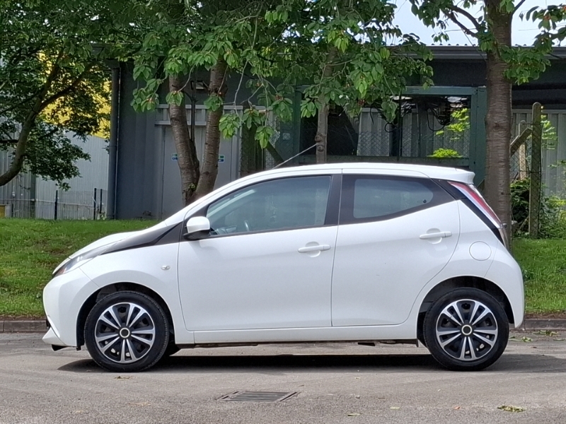 Toyota Aygo 1.0 Vvt-i X-play White #4