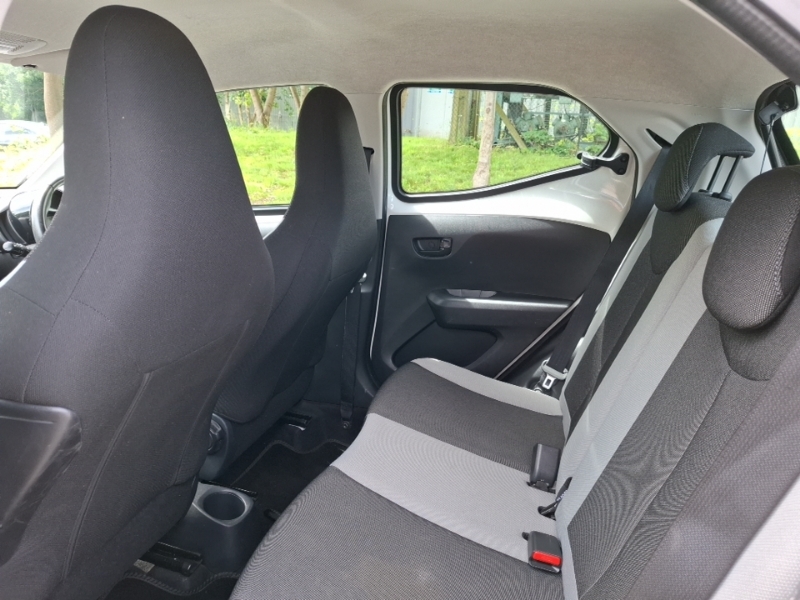 Toyota Aygo 1.0 Vvt-i X-play White #6