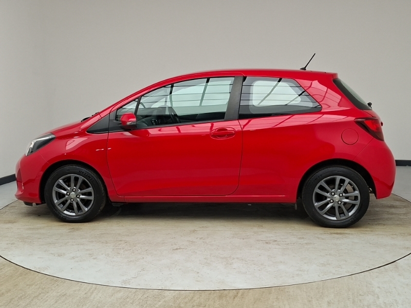 Toyota Yaris 1.0 Vvt-i Icon Red #4