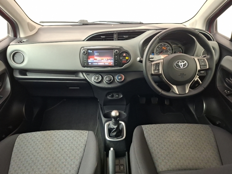 Toyota Yaris 1.0 Vvt-i Icon Red #3