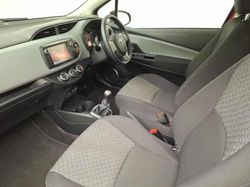 Toyota Yaris 1.0 Vvt-i Icon Red #5