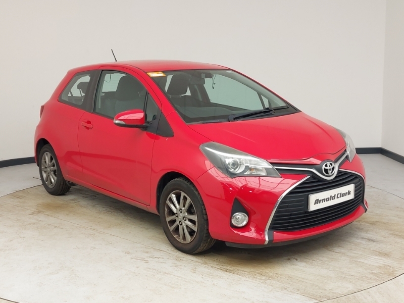 Toyota Yaris 1.0 Vvt-i Icon Red