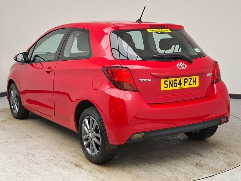 Toyota Yaris 1.0 Vvt-i Icon Red #2