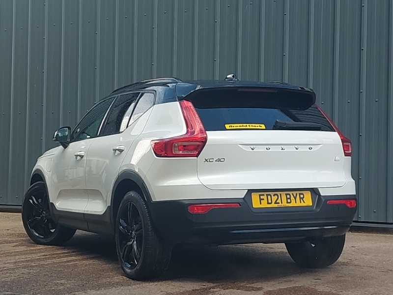 Volvo XC40 1.5 T4 Recharge Phev R Design White #2