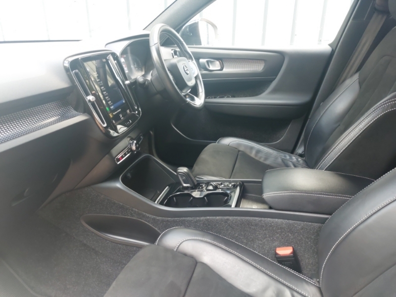 Volvo XC40 1.5 T4 Recharge Phev R Design White #5