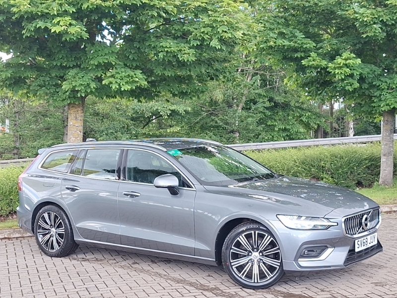 Volvo V60 D4 Momentum Pro Black #7