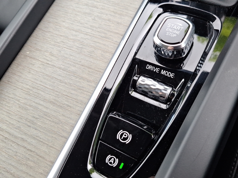 Volvo V60 D4 Momentum Pro Black #16