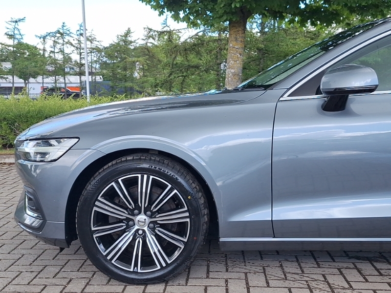 Volvo V60 D4 Momentum Pro Black #19