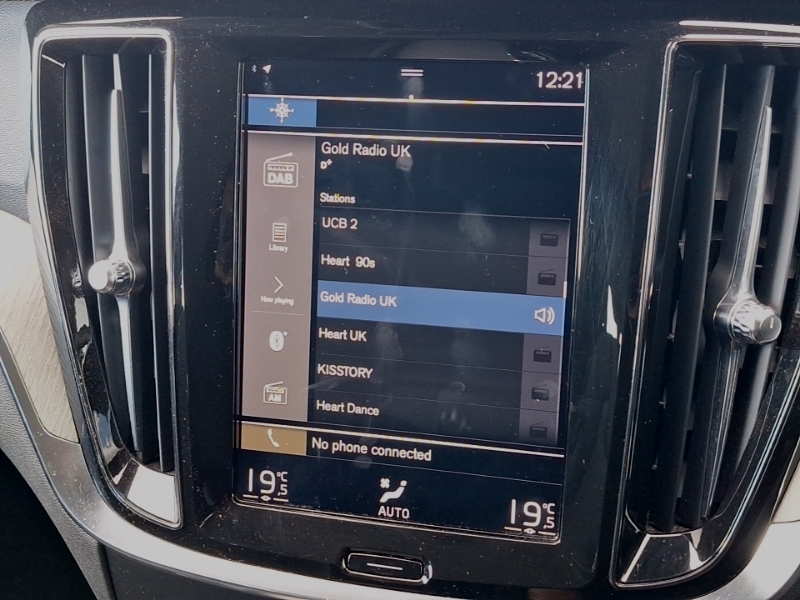 Volvo V60 D4 Momentum Pro Black #11