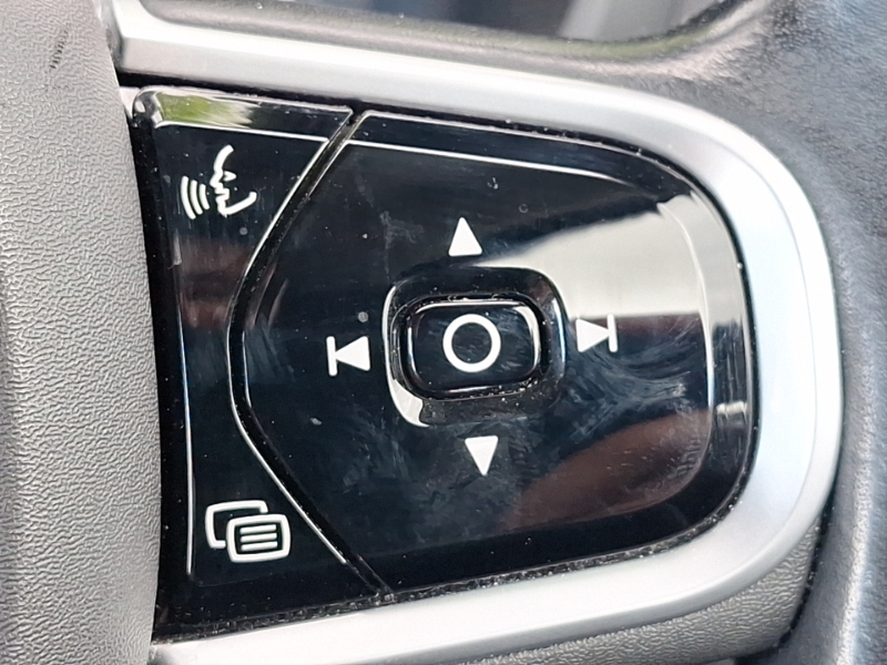 Volvo V60 D4 Momentum Pro Black #13