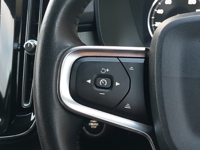 Volvo XC40 2L Momentum Black #11
