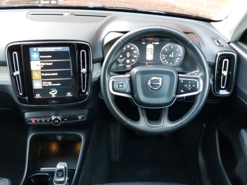 Volvo XC40 2L Momentum Black #7