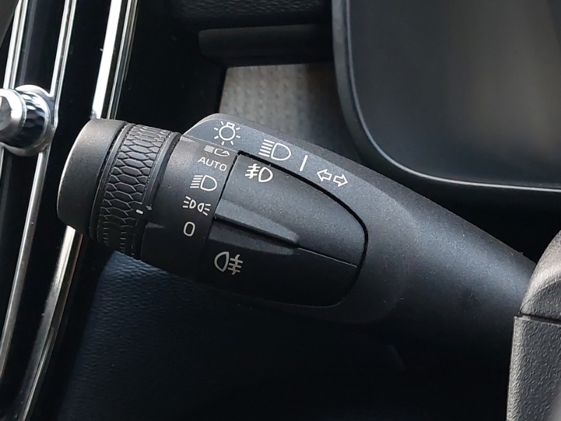 Volvo XC40 2L Momentum Black #19