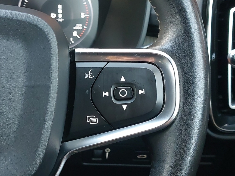 Volvo XC40 2L Momentum Black #10