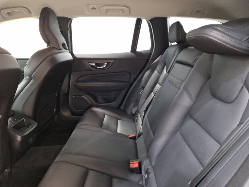 Volvo V60 2.0 B3p Momentum White #6