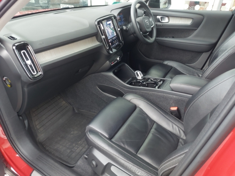 Volvo XC40 2.0 B4p Plus Dark Awd Red #5