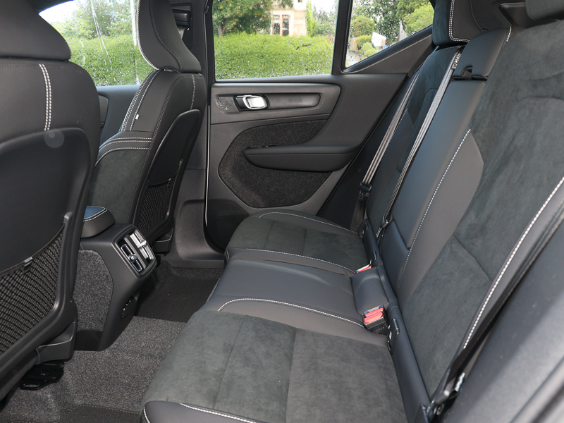 Volvo XC40 2.0 B3p Plus Dark Grey #6