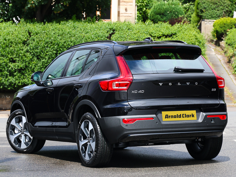 Volvo XC40 2.0 B3p Plus Dark SM26OMB Black #2