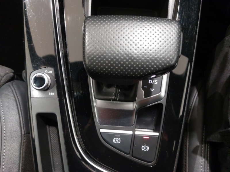 Audi A4 Black Edition White #17