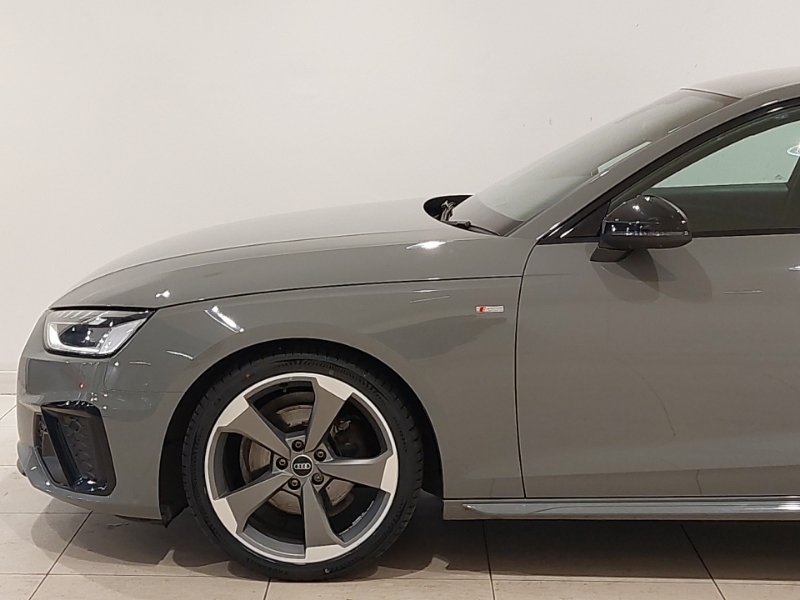 Audi A4 Black Edition White #19