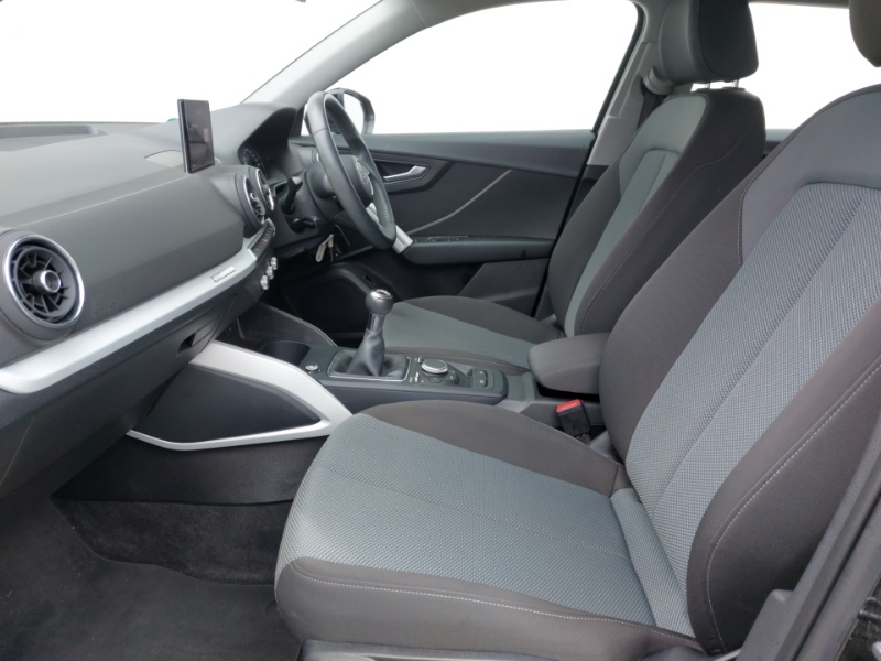 Audi Q2 30 Tfsi Technik Black #5