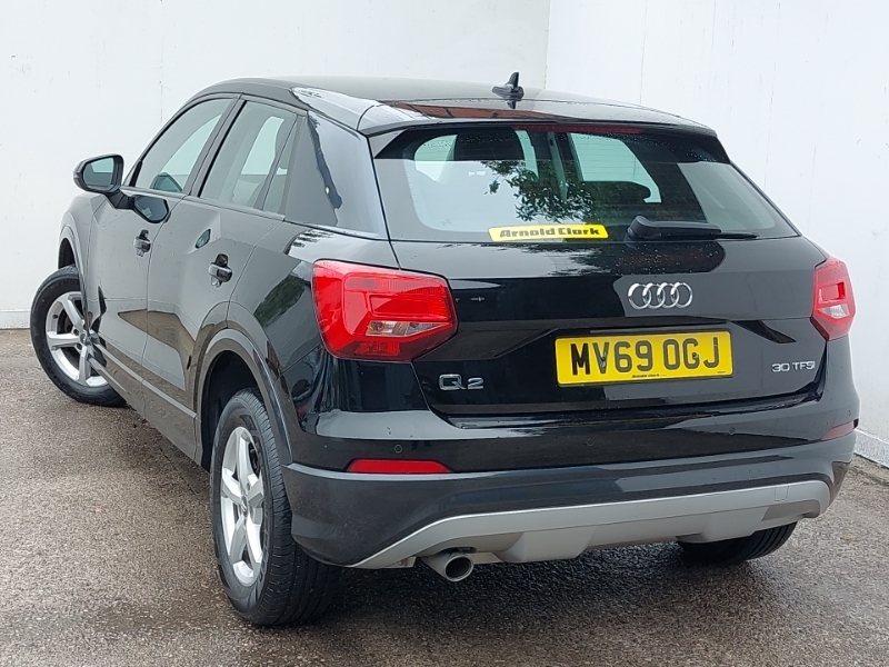 Audi Q2 30 Tfsi Technik Black #2