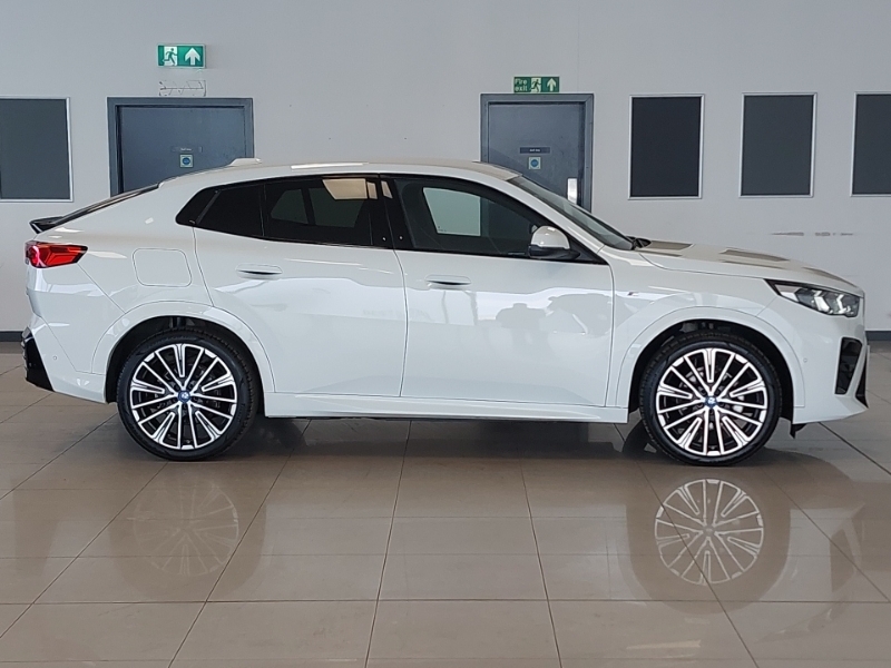 BMW iX2 150Kw Edrive20 M Sport 65Kwh White #3