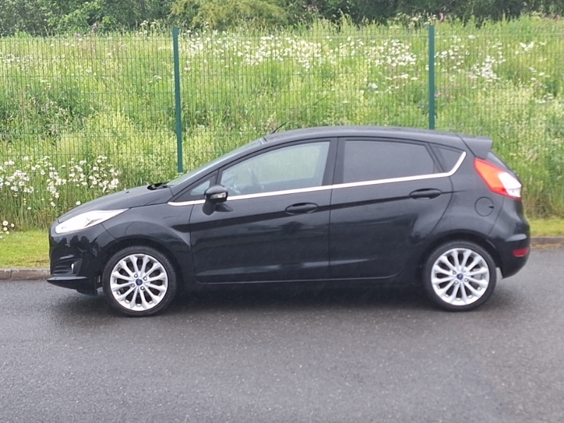 Ford Fiesta 1.0 Ecoboost Titanium X Black #4