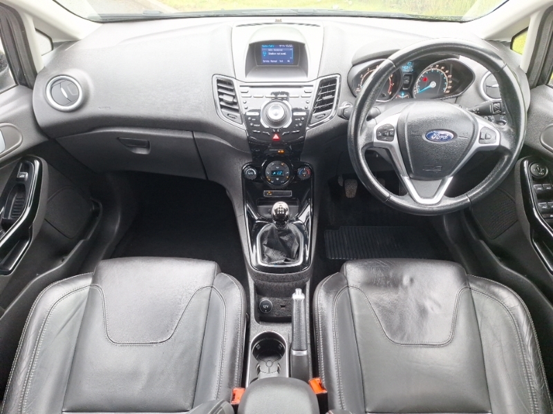 Ford Fiesta 1.0 Ecoboost Titanium X Black #3