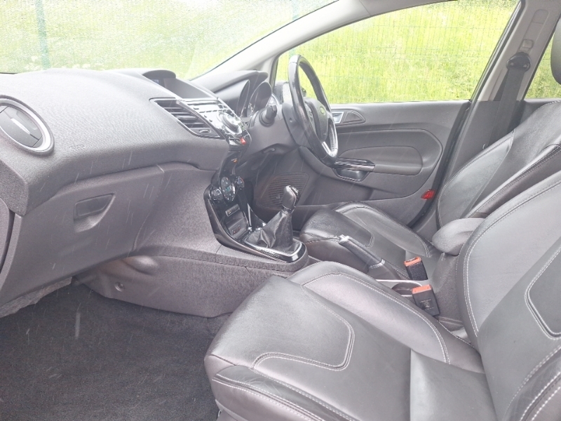 Ford Fiesta 1.0 Ecoboost Titanium X Black #5