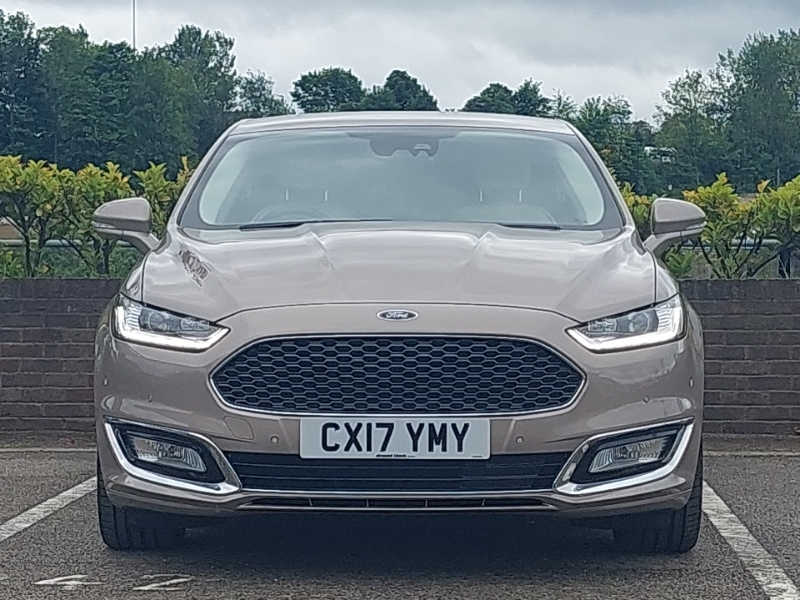 Ford Mondeo Hatchback Red #14