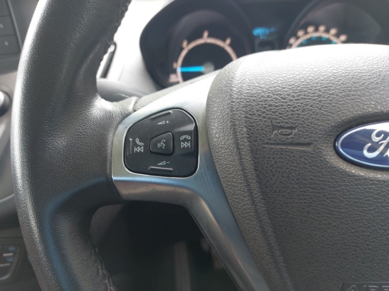 Ford Tourneo Courier Zetec Blue #10