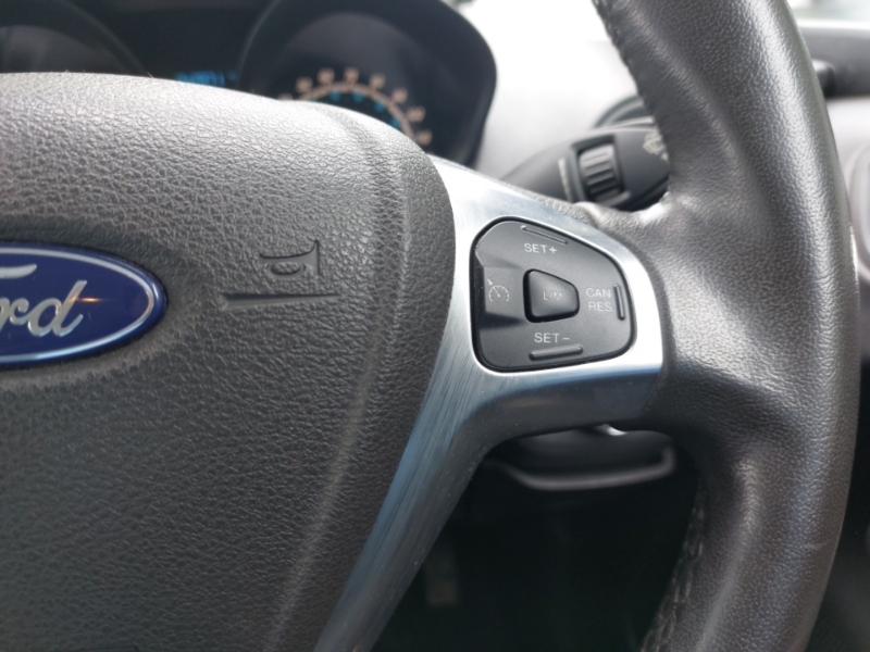 Ford Tourneo Courier Zetec Blue #11