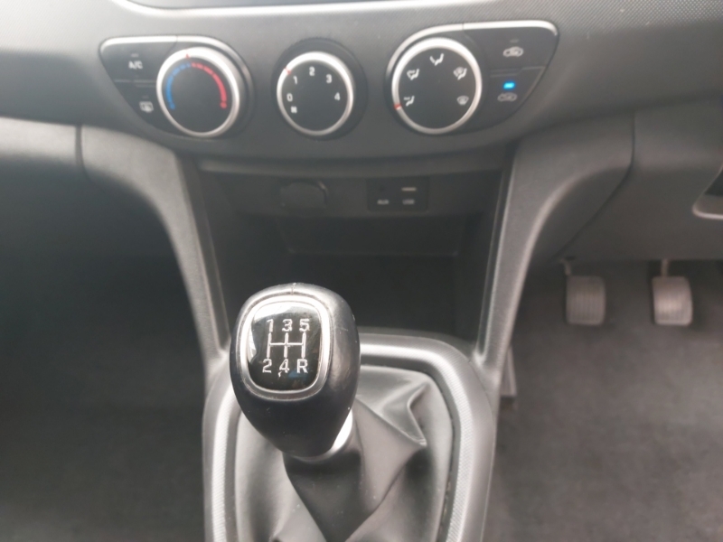 Hyundai I10 Hatchback White #15