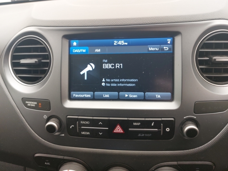 Hyundai I10 Hatchback White #9