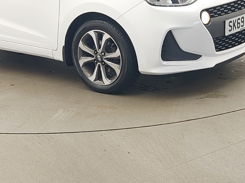 Hyundai I10 Hatchback White #18