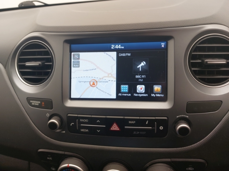 Hyundai I10 Hatchback White #7