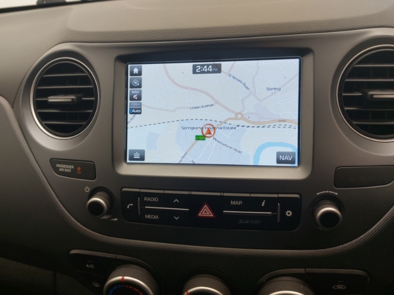 Hyundai I10 Hatchback White #8
