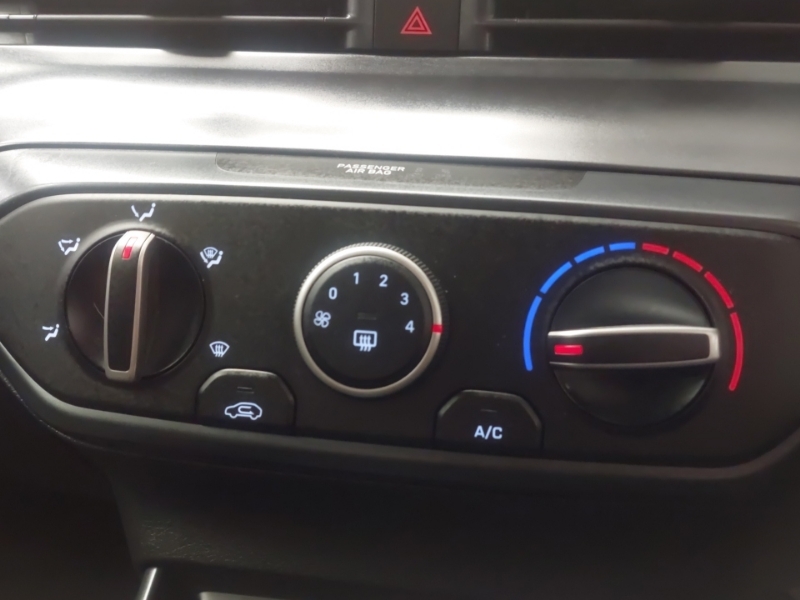 Hyundai I20 Hatchback White #15