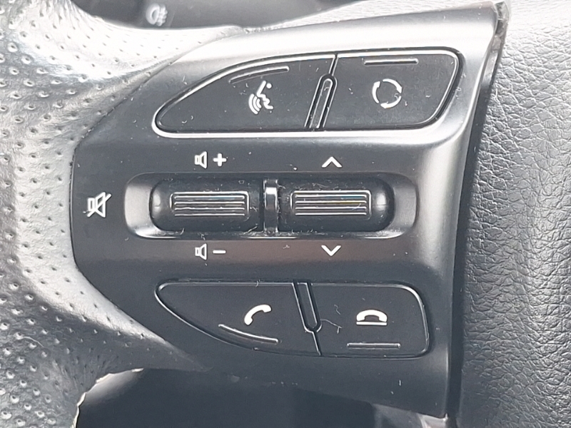 Kia Stonic 2 Isg Black #12