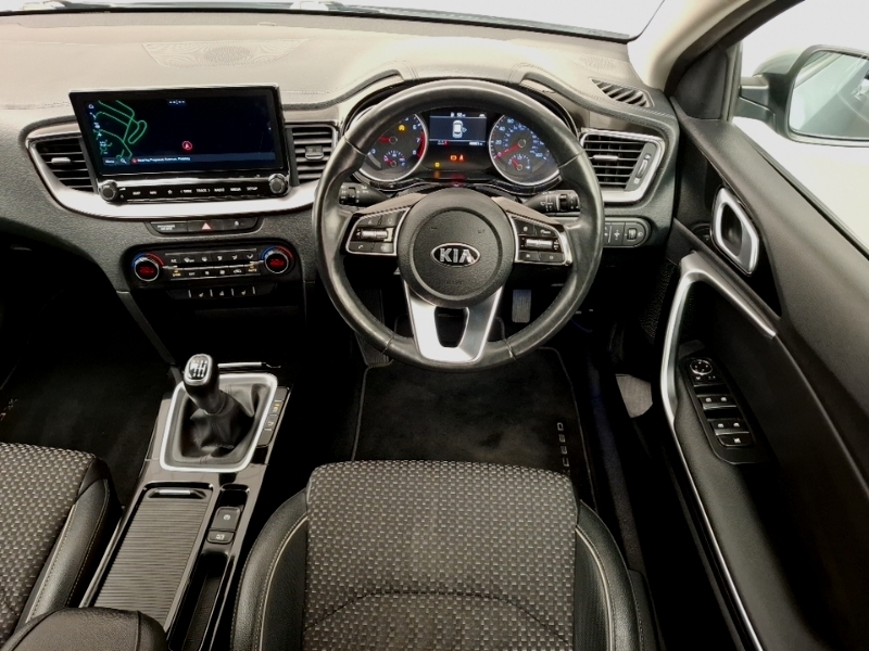 Kia Xceed 3 Red #8