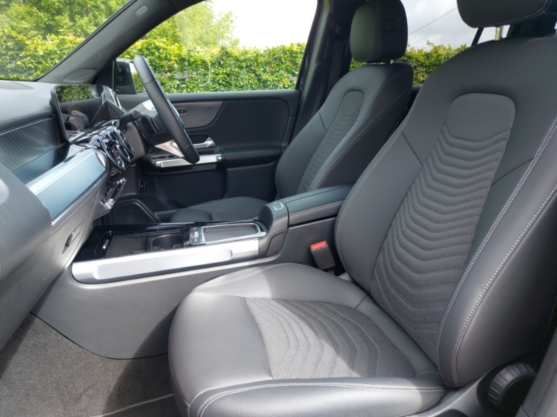 Mercedes-Benz GLB Class Glb 200 Sport Executive 7G-tronic Black #5